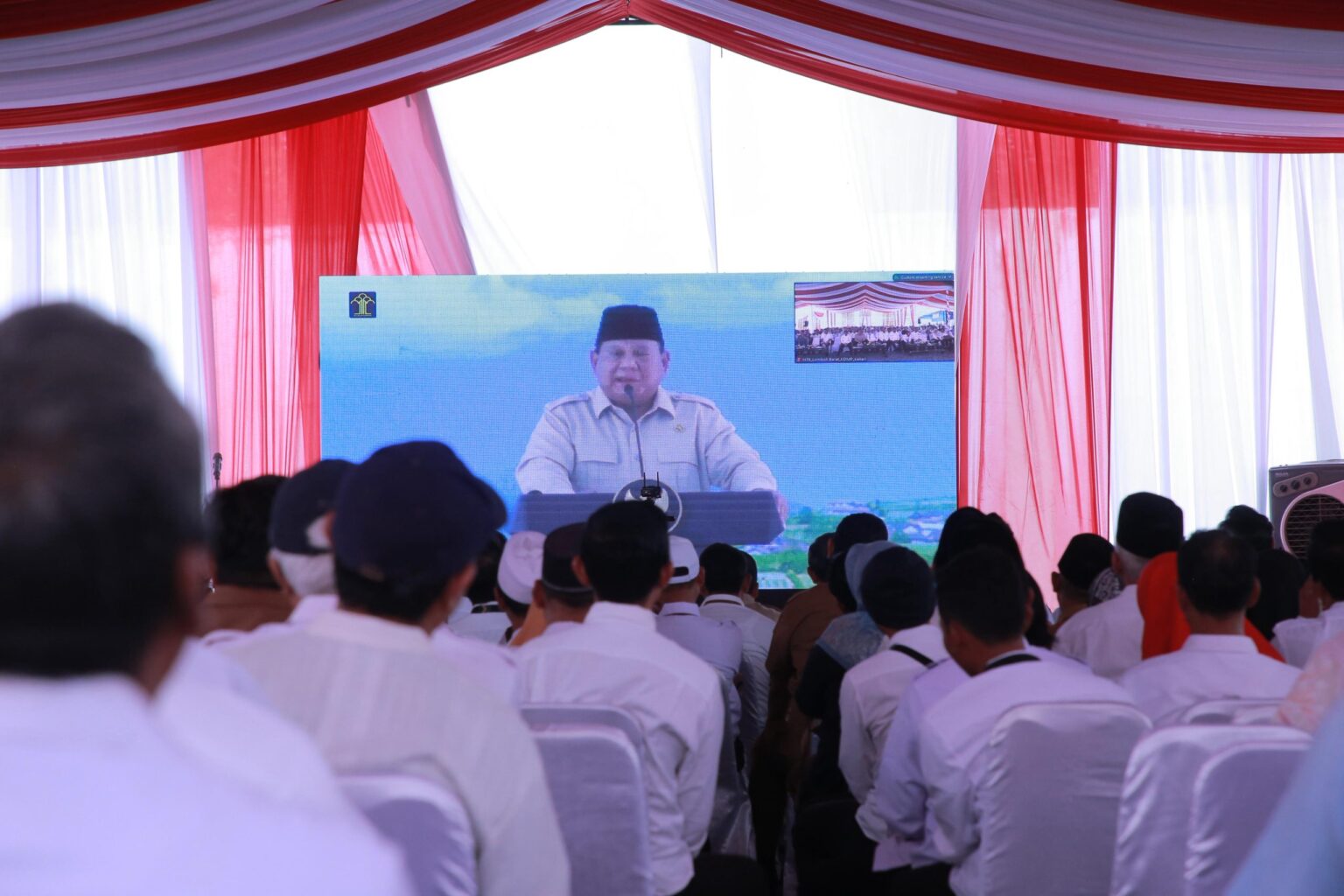 Prabowo Subianto dan Puan Maharani dalam acara peluncuran Koperasi Merah Putih di Klaten