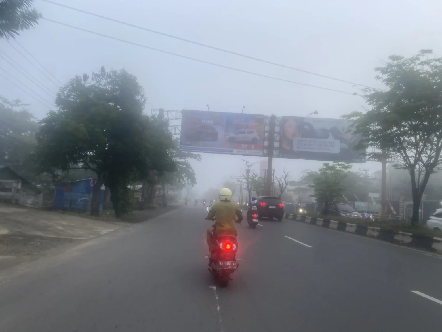 Langit Kota Banjarmasin tertutup kabut asap tipis pada awal Agustus 2025