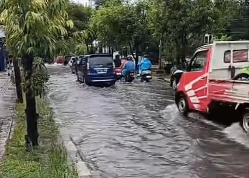 Banjarmasin Siaga Hadapi Cuaca Ekstrem dan Air Pasang Rob Ancaman pasang rob yang diprediksi akan melanda wilayah pinggir sungai di Kota Banjarmasin