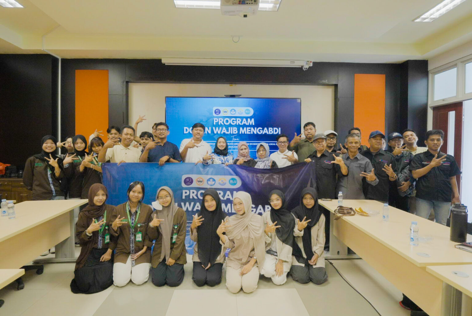 Kegiatan Program Dosen Wajib Mengabdi FISIP ULM membahas homeless media di Banjarmasin by Tim Dokumentasi