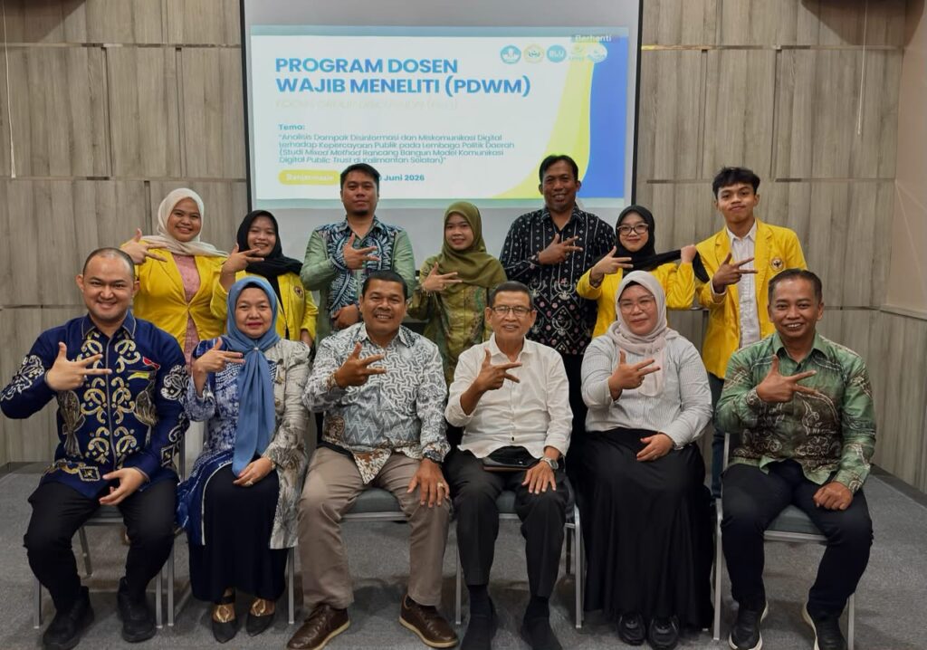 Suasana FGD PDWM 2026 tentang dampak disinformasi digital terhadap kepercayaan publik pada lembaga politik daerah di Kalimantan Selatan.
